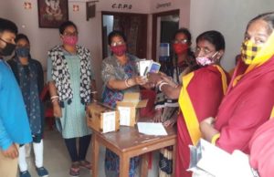 ପୋଷଣ ଅଭିଯାନ ମାଧ୍ୟମରେ ଅଙ୍ଗନୱାଡ଼ି କର୍ମୀଙ୍କୁ ମୋବାଇଲ ପ୍ରଦାନ