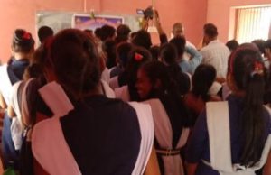 ଜଳମଣ୍ଡୁଆ ହାଇସ୍କୁଲରେ କରୋନା କଟକଣା ଉଲଙ୍ଘନ ଅଭିଯୋଗ, ରବିବାର ଛୁଟିଦିନରେ ଶତାଧିକ ଛାତ୍ରଛାତ୍ରୀ ଓ ଶୁଭେଚ୍ଛୁଙ୍କୁ ନେଇ ସ୍କୁଲରେ ହେଲା ସଭା ଓ ଭୋଜି