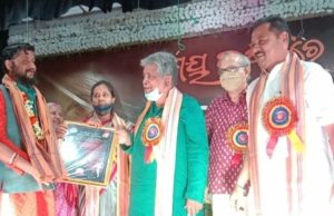 ପଣ୍ଡିତ ଦୈତ୍ୟାରି ମହାପାତ୍ର ପାଇଲେ ସାହିତ୍ୟ ସମ୍ରାଟ ସମ୍ମାନ