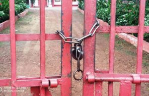 ଫାଣ୍ଡି ଗେଟ୍ ରେ ରାତିସାରା ଝୁଲୁଛି ତାଲା