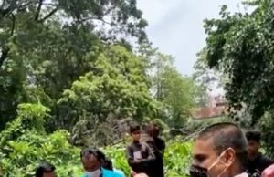 ବ୍ରାଉନସୁଗାର ସେବନ କରୁଥିବା ୩ ଯୁବକଙ୍କୁ କାବୁ କରି ପୁଲିସ୍ ଜିମା ଦେଲେ ଲୋକେ