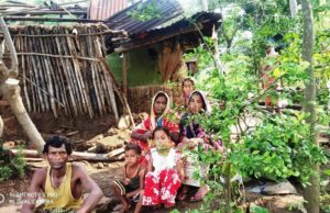 ଘୁର୍ଣ୍ଣି ଝଡ ରେ ବାସହରା ୩ ଆଦିବାସୀ ପରିବାର