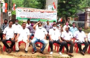 ତୈଳ ଦର ବୃଦ୍ଧି ପ୍ରତିବାଦ ରେ ରଣପୁର ବ୍ଲକ କଂଗ୍ରେସ ର ଧାରଣା