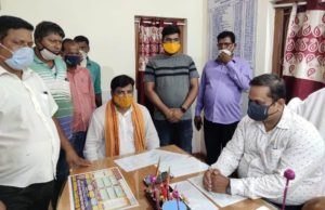 ଆବାସ ଯୋଜନା ଦୁର୍ନୀତି ନେଇ ବିଡିଓଙ୍କୁୁ ଭେଟିଲା ବିଜେପି ପ୍ରତିନିଧି ଦଳ