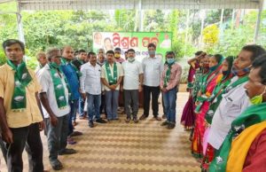 ୭୦ ଜଣ ବିଜେପି ଓ କଂଗ୍ରେସ କର୍ମୀ ବିଜେଡିରେ ମିଶିଲେ