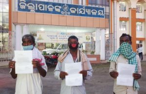 ଆରଡି ଗ୍ରାମପଞ୍ଚାୟତରେ ରିଲିଫ୍ ଓ ରାସନ୍ ସାମଗ୍ରୀ ହଡପ ନେଇ ଜିଲାପାଳଙ୍କୁ ଭେଟିଲେ ଗ୍ରାମବାସୀ