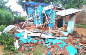 ଲଘୁଚାପ ବର୍ଷା ରେ ଭାଙ୍ଗିଲା ଘର ଅଳ୍ପକେ ବଂଚିଲେ ପରିବାର