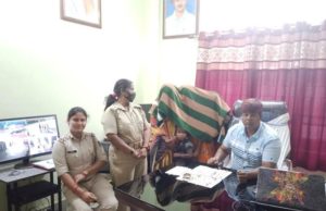 ପୋଲିସ ଦ୍ୱାରା ୨ ମହିଳା ଚୋରଣୀ ଗିରଫ ଚୋରୀ ସୁନା ଓ ରୂପା ଜବତ