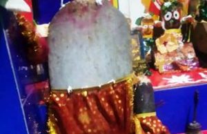 ହିନ୍ଦୁ ପରିବାର ସଠିଓଷା ରେ ପ୍ରସ୍ତର ନିର୍ମିତ ଶୀଳ ପୂଜା ଅନୁଷ୍ଠିତ