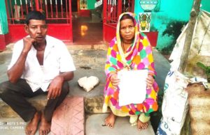 ପୁଅ ଫେରିବା ବାଟ କୁ ଚାହିଁ ରହିଛନ୍ତି ବାପା ମା