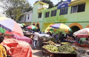 ଭଦ୍ରକ ସହରରେ ଟ୍ରଲି ବେପାରୀଙ୍କୁ ଉଚ୍ଛେଦ ପରେ ଆନ୍ଦୋଳନ ତେଜିଲା, ଠେଲା ଦୋକାନୀଙ୍କ ପୌରପାଳିକା ଘେରାଉ