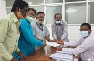 ମୁଖ୍ୟମନ୍ତ୍ରୀ କଳାକାର ସହାୟତା ଯୋଜନାର ସ୍ୱଚ୍ଛତା ପାଇଁ ଜିଲାପାଳଙ୍କୁ ସ୍ମାରକପତ୍ର