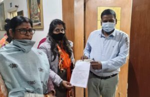 କୋମାରେ ରାଜ୍ୟ ମହିଳା ଓ ଶିଶୁ ଅପରାଧ ନିୟନ୍ତ୍ରଣ ପ୍ରକୋଷ୍ଠ, ପ୍ରତିବାଦରେ ଜିଲ୍ଲାପାଳଙ୍କ ଜରିଆରେ ରାଜ୍ୟପାଳଙ୍କୁ ସ୍ମାରକ ପତ୍ର ଦେଲା ମହିଳା ମୋର୍ଚ୍ଚା