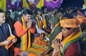 ବିଜେପିର ମିଶ୍ରଣ ପର୍ବ; ଲକ୍ଷେ ଟଙ୍କା ଦାନକରି ମିଶିଲେ ପ୍ରଧାନଶିକ୍ଷକ