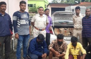 ମଦ ବୋଝେଇ କାର୍ ଜବତ, ୪ ଗିରଫ