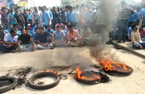 ସଡକ ଦୁର୍ଘଟଣାରେ ଜଣେ ଛାତ୍ରଙ୍କ ମୃତ୍ୟୁ ଓ ଜଣେ ଆହତ, କ୍ଷତିପୂରଣ ଦାବିରେ ରାସ୍ତାରୋକ