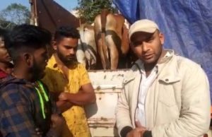 ବେଆଇନ ଗୋରୁଗାଡି ଜବତ କଲେ ବଜରଙ୍ଗୀ ଦଳ