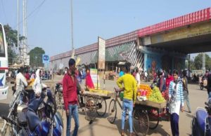 ଭଦ୍ରକର ପୁଲିସ୍ କାହା ଚାପରେ ମୁଣ୍ଡ ନୁଆଇଁଲା, ୩ ଦିନ ପରେ ପୁଣି ଠେଲା ଓ ଟ୍ରଲି ବ୍ୟବସାୟୀଙ୍କ ରାଜୁତି, ସାଧାରଣ ଲୋକ ଅଡୁଆରେ