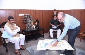 ନୂଆଦିଲ୍ଲୀରେ କେନ୍ଦ୍ର ସଡ଼କ ପରିବହନ ମନ୍ତ୍ରୀଙ୍କୁ ଭେଟିଲେ କେନ୍ଦ୍ରମନ୍ତ୍ରୀ : କୋଷ୍ଟାଲ ହାଇଓ୍ୱେ, କଟକ-ଅନୁଗୋଳ-ସମ୍ବଲପୁର ଏନଏଚ-୫୫ ସମେତ ଅନ୍ୟ ଜାତୀୟ ରାଜପଥ ପ୍ରକଳ୍ପର ତ୍ୱରିତ କାର୍ଯ୍ୟ ପାଇଁ ହେଲା ସମୀକ୍ଷା –ଧର୍ମେନ୍ଦ୍ର ପ୍ରଧାନ