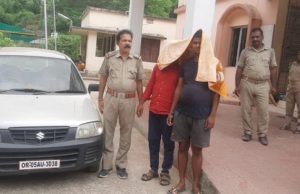 ଆନ୍ତଃ ଜିଲ୍ଲା ଗାଡ଼ି ଲୁଟେରାଙ୍କୁ କାବୁକଲା ପୋଲିସ : ଲୁଟ କାର ଉଦ୍ଧାର