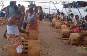 ଆଗେଇ ଚାଲିଛି ତିନି ରଥର ନିର୍ମାଣ : ତୁମ୍ବରେ ଚାଲିଛି ବିନ୍ଧ କାମ