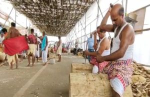 ରଥଖଳା ଚଳଚଞ୍ଚଳ – ଚକ ନିର୍ମାଣ କାର୍ଯ୍ୟରେ ବ୍ୟସ୍ତ ତିନିରଥର ବିଶ୍ଵକର୍ମା