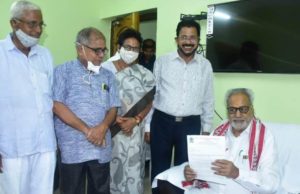 ମହାମହିମ ରାଜ୍ୟପାଳଙ୍କୁ ମେଡିକାଲ କଲେଜ ପ୍ରତିଷ୍ଠା ଦାବୀପତ୍ର ପ୍ରଦାନ