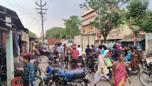 Traffic at Agarpada (2)