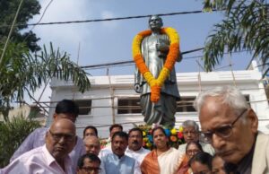 କାନ୍ତକବି ଲକ୍ଷ୍ମୀକାନ୍ତ ମହାପାତ୍ରଙ୍କ ପୂର୍ଣ୍ଣାବୟାବ ବ୍ରୋଞ୍ଚ ପ୍ରତିମୂର୍ତ୍ତି ଉନ୍ମୋଚିତ, କାନ୍ତକବି ଓଡିଶାର ଗର୍ବ, ଭଦ୍ରକ ଜିଲ୍ଲାର ଗୌରବ, ବାଇପାସ୍ ଛକକୁ କାନ୍ତକବି ମାର୍ଗ ନାମକରଣ ଲାଗି ଦାବି ଉଠିଲା