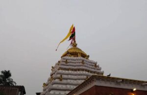 рмЬрм╛рмЧрм░рмпрм╛рмдрнНрм░рм╛ рмкрм╛рмЗрмБ рмЪрм│рмЪрмВрмЪрм│ рмЖрмЦрмгрнНрмбрм│рмормгрм┐рмкрнАрма, рм░рм╛рмдрнНрм░ рнзрмЯрм╛рм░рнЗ рм╕рнБрмирм╛рммрнЗрм╢ ; рмнрнЛрм░ рнкрмЯрм╛рнйрнжрм░рнЗ рмормирнНрмжрм┐рм░рмЪрнБрмбрм╛рмХрнБ рмЙрмарм┐рмм рморм╣рм╛рмжрнАрмк