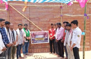 ଜାମୁକାଶ୍ମିର ପାହଲଗାଓଁରେ ପର୍ଯ୍ୟଟକଙ୍କୁ ନିଧନ ଘଟଣାର ଆଖଣ୍ଡଳମଣିଙ୍କ ମନ୍ଦିର ସମୁଖରେ ସମୁହ ଦୀପଦାନ