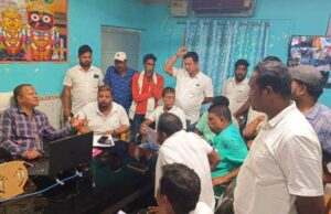 ରାସନ କାର୍ଡ ନୂତନ ଈ-କେୱାଇସି ଯାଂଚ ଓ ଯୋଗ୍ୟ ହିତାଧିକାରୀ ଚୟନରେ ପାତର ଅନ୍ତର, ବିଡ଼ିଓଙ୍କୁ ଘେରିଲେ ବିଜେଡ଼ି କର୍ମୀ