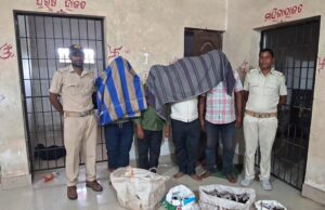 ବିଭିନ୍ନ ସ୍ଥାନରେ ଅବକାରୀ ବିଭାଗର ଚଢ଼ାଉ,ଚୋରା ଦେଶୀ ଓ ବିଦେଶୀ ମଦ ଜବତ, ୪ ଗିରଫ