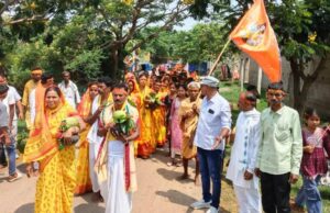 କାଞ୍ଜିଆପାଟ ଗ୍ରାମରେ ମହାଦେବ ମନ୍ଦିର ପ୍ରତିଷ୍ଠା ଉତ୍ସବ, ୬ କି.ମି ରାସ୍ତା କଳସ ଶୋଭାଯାତ୍ରାରେ ଗଲେ ଶତାଧିକ ମହିଳା