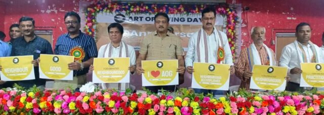 KIT & KISS DIST. LEVEL ART OF GIVING