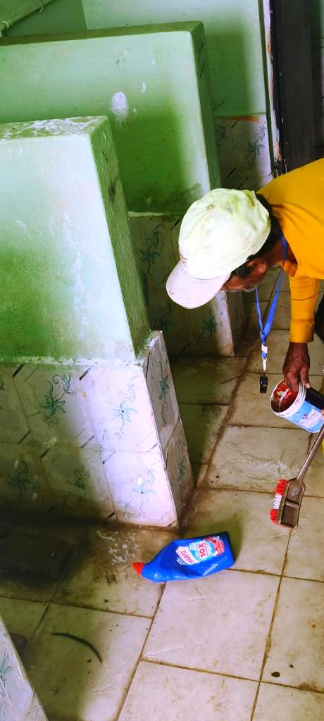 SCHOOL CHATRA-CHATRI NKA PAIEN TOILET ABHABA