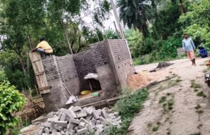 ଶ୍ରୀଜଗନ୍ନାଥ କମ୍ୟୁନିଟି ସେଂଟରର ସ୍ଥାନ ପରିବର୍ତନ କରି ରାସ୍ତା ଉପରେ ଗୃହ ନିର୍ମାଣ, ଜିଲ୍ଲାପାଳଙ୍କ କଥା ମାନୁନାହାଁନ୍ତି ଠିକାଦାର