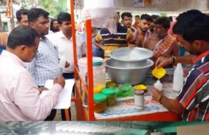 ଆରଡି ଅଂଚଳରେ ଝାଡାବାନ୍ତି ବ୍ୟାପିବା ପରେ ଜିଲା ପ୍ରଶାସନ ଓ ଖାଦ୍ୟ ସୁରକ୍ଷା ବିଭାଗର ମିଳିତ ଚଢାଉ, ଜରିମାନା ଗଣିଲେ ଜଳଖିଆ ଦୋକାନୀ, ଭୟରେ ଦୋକାନ ବନ୍ଦ କରି ପଳାଇଲେ ବେପାରୀ