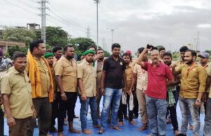 ଅଲ୍ ଓଡ଼ିଶା ଡ୍ରାଇଭର ଆସୋସିଏସନ୍ ପକ୍ଷରୁ ଭଦ୍ରକରେ ଜାତୀୟ ରାଜପଥ ଅବରୋଧ