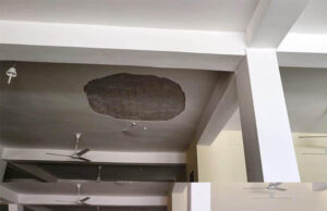 ଆରଡି ନବନିର୍ମିତ ମେଡିକାଲ ଛାତରୁ ଖସିଲା ବଡ଼ ପ୍ଲାଷ୍ଟରଖଣ୍ଡ, ଅଳ୍ପକେ ବର୍ତିଲେ ଜଣେ ଷ୍ଟାଫ୍ ଙ୍କ ସହ ୩ ରୋଗୀ