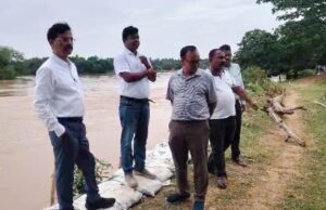 ବୈତରଣୀ ନଦୀରେ କମୁଛି ପାଣି; ବଢୁଛି ଦୁର୍ଦ୍ଦଶା, ଶହଶହ ଏକର ଚାଷଜମି, ଦୋହରା ଓ ବୋଡକ ଗାଁର ଅଧିକାଂଶ ଘରେ ଲହଡ଼ି ଭାଙ୍ଗୁଛି ବନ୍ୟାପାଣି, ସ୍ଥିତି ପରଖିଲେ ନିର୍ବାହୀ ଯନ୍ତ୍ରୀ