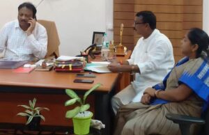 ଜିଲାରେ ପଡିରହିଥିବା ବିଭିନ୍ନ ପ୍ରକଳ୍ପର ଅଗ୍ରଗତି ନେଇ ଜିଲାପାଳଙ୍କ ସହ ପୂର୍ବତନ ସାଂସଦ ଓ ବିଧାୟକଙ୍କ ଆଲୋଚନା