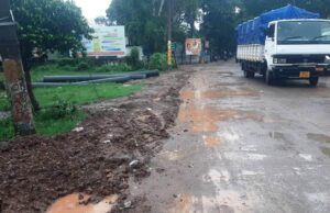 ମେଘା ଭୂତଳ ପାଇପ ପାଇଁ ଉଜୁଡିଗଲା ଭଲ ରାସ୍ତା, ରାସ୍ତାରେ ଭାସୁଛି ପଙ୍କ କାଦୁଅ, ଗାଡି ଯାତାୟତ ବାଧାପ୍ରାପ୍ତ