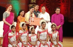 ମୀରାମ୍ବିକା ଫାଇନ ଆର୍ଟ ଓ ମ୍ୟୁଜିକ୍ କଲେଜ ର ଅଧ୍ୟକ୍ଷା ଓ ୦୫ ଜଣ କଳାକାର ସମ୍ବର୍ଦ୍ଧିତ