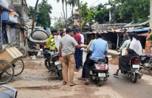 ଧାମନଗର – ଦୋବଲ ରାସ୍ତାର ମୁସ୍ତଫାପୁର ଡ୍ରେନ ନିର୍ମାଣ ନିମ୍ନମାନର, ଏବେ ରାସ୍ତା ନିର୍ମାଣ ବେଳେ କାମ ବନ୍ଦ କଲେ ଗ୍ରାମବାସୀ