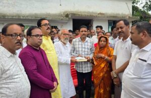 ଫକୀର ମୋହନ ସ୍ୱୟଂ ଶାସିତ ମହାବିଦ୍ୟାଳୟର ଦିବ୍ୟଙ୍ଗତ ଛାତ୍ରୀ ସୌମ୍ୟାଶ୍ରୀ ବିଶୀଙ୍କ ପରିବାରଙ୍କୁ ମୁଖ୍ୟମନ୍ତ୍ରୀଙ୍କ ସହାୟତା ପ୍ରଦାନ