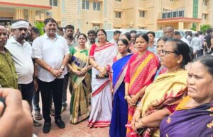 କଂଗ୍ରେସ ଦଳ ଫ୍ୟାକ୍ଟ ଫାଇଣ୍ଡିଂ ଟିମ ଭଦ୍ରକ ମେଡିକାଲରେ ପୀଡିତା ଙ୍କୁ ଭେଟିଲେ