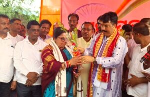 ‘ତ୍ରିରଙ୍ଗା ଯାତ୍ରା’ ସହ ସହୀଦ ପରିବାରଙ୍କୁ ସମ୍ବର୍ଦ୍ଧନା କଲେ ନଗର ଉନ୍ନୟନ ମନ୍ତ୍ରୀ