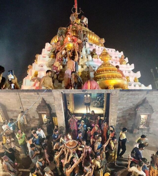 AKHANDALAMANI MANDIRA CHUDAKU UTHILA MAHADIPA