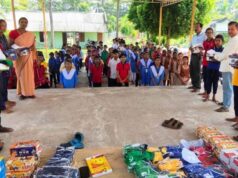 ଆନନ୍ଦରାମ ପାଟୋଡିଆ ସ୍କୁଲରେ ପୋଷାକ ବଂଟନ